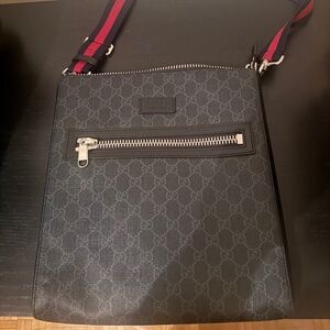 Gucci supreme messenger bag